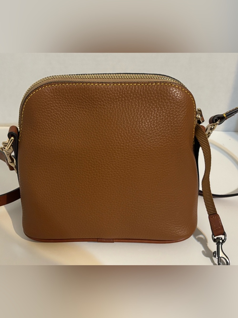Vintage Classic Dooney & Bourke Pebbled Leather Domed Crossbody in Caramel NWOT - Picture 4 of 8